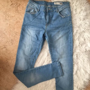  - Jeans från lager157 i stretch material! Storlek M 