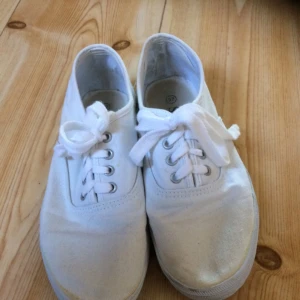  - Skor storlek 37. Använt skick 