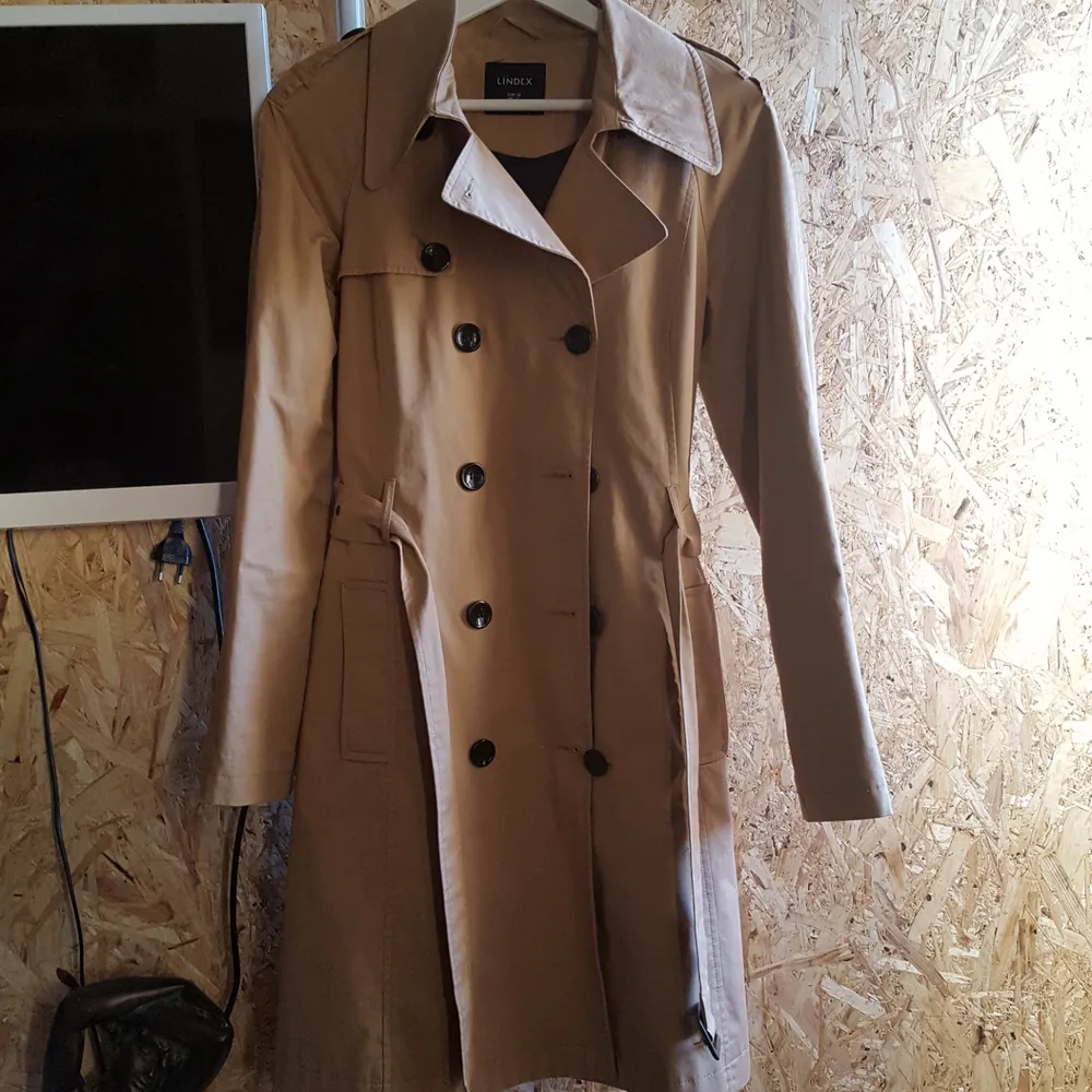 A Coat I got from a friend but it does not fit my personal style so I decided to sell it. She got it at Lindex and wore it for a week before giving it to me I never used it.. Jackor.
