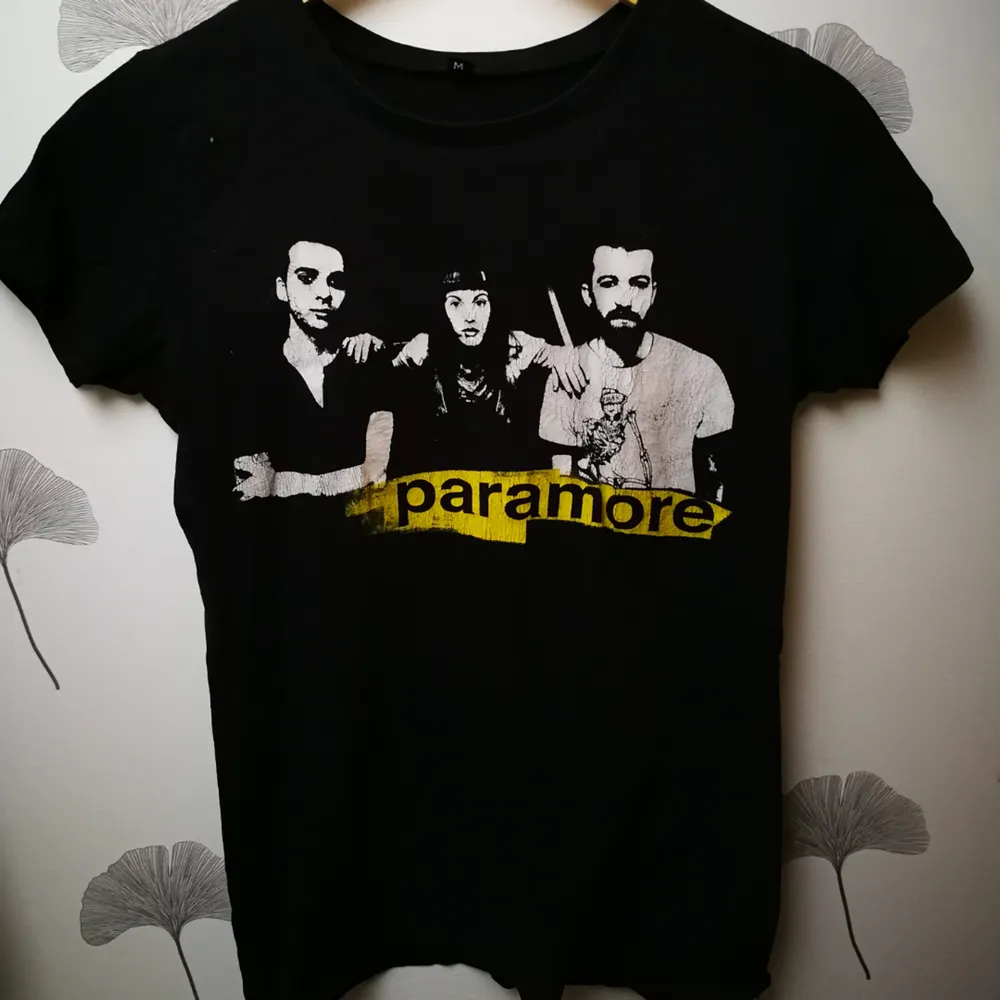 Paramore tröja, träffa mig eller så skickar jag den, frakt beror på vad det kostar.. T-shirts.