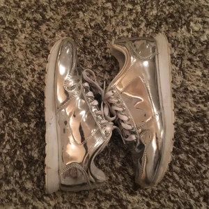  - Even & odd metallicpuppor!