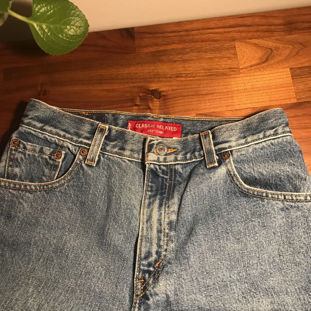 Levi’s! Bought them off Plick but they were marked with the wrong size. I wear a 34/36 and these were really large on me. Bought them for 300kr but selling for 200kr because I need the cash 😄. Jeans & Byxor.