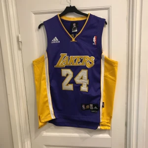  - Lakers linne storlek S.