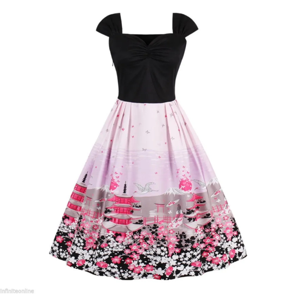 Svart-rosa rockabilly/59-talsstil-klänning med fint Japaninspirerat tryck och hjärtformad urringning. Använd 1 gång.. Klänningar.