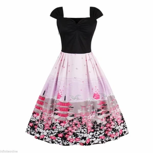  - Svart-rosa rockabilly/59-talsstil-klänning med fint Japaninspirerat tryck och hjärtformad urringning. Använd 1 gång.