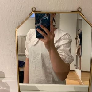 Blus med krage - Använd en gång