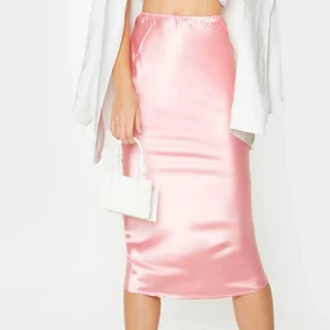 Satinkjol - *Lånade bilder från hemsidan* Cotton Candy-rosa satinkjol från PLT. Endast testad, då den tyvärr var för stor för mig. Storlek UK 8, motsvarar nog en svensk 38. Nypris ca 180 kr. Köparen står för frakten.