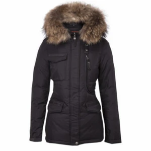 Hollis Jacka Livigno  - Säljer nu min fina jacka den är använd fåtal gånger och är som ny men har köpt ny jacka så har ej användning av den längre !  Äkta päls 