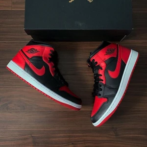 Jordan 1 ”budgivning” - Säljer dessa ursnygga jordans med den perkekta färg kombination.   Dom är helt nya! Kvitto finns från Nike.            Budgivning från 0kr!