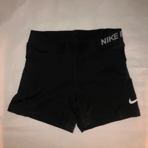 Nike pro shorts strl M - Strl M men passar även en S skulle jag säga, spårbar frakt 49kr🥰