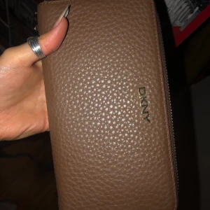 DKNY plånbok - Ingen aning om den är äkta men i nyskick
