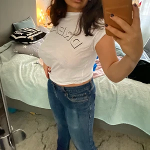 tröja  - skit coool shirt som jag aldrig använt, köte för längesen kommer int ihåg vartifrån. skit bekväm å najs baa