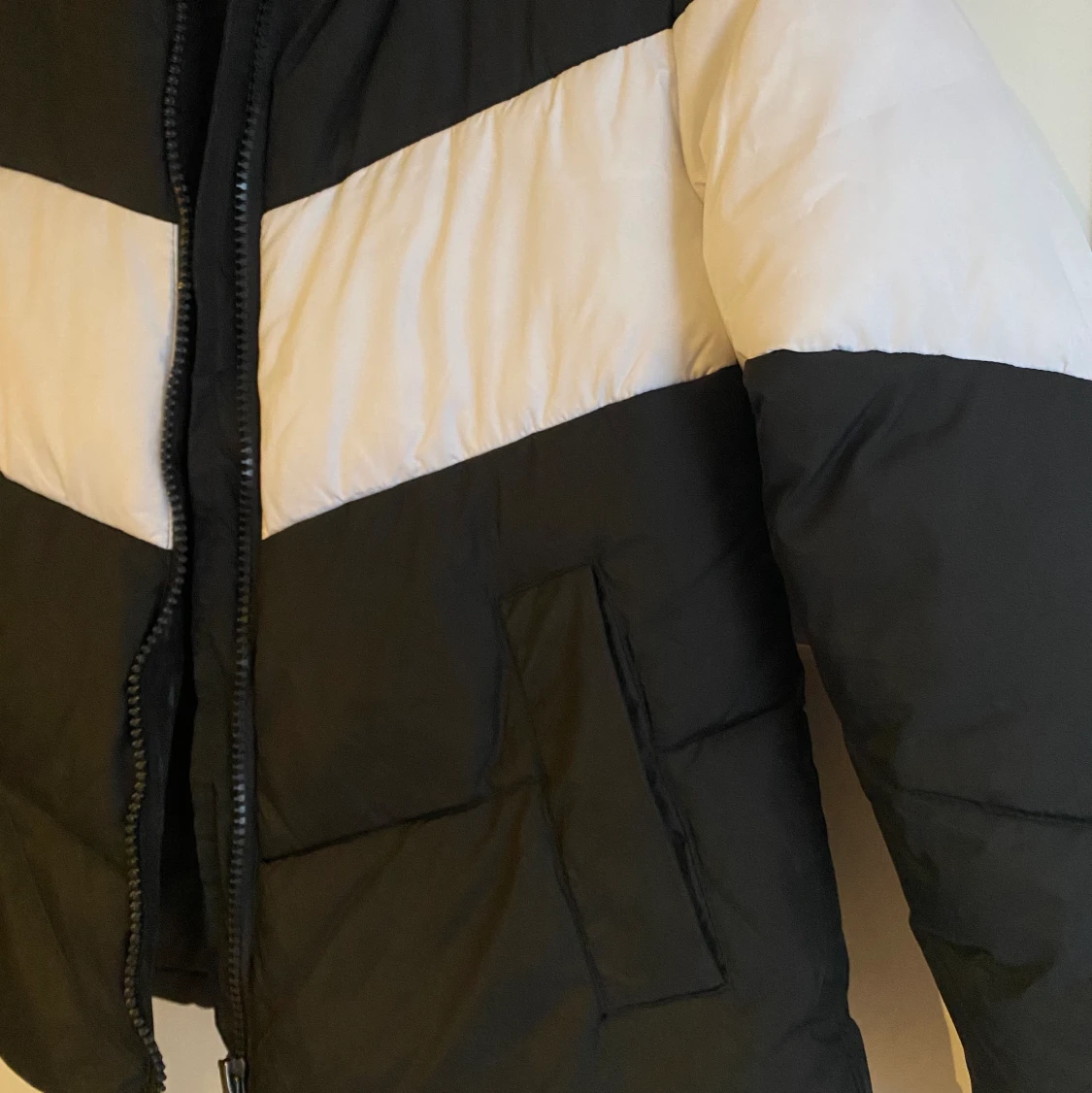 Svartvit jacka  - 91