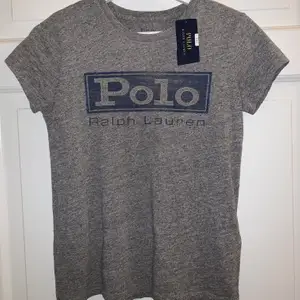 Helt oanvänd Polo Ralph Lauren tröja med prislapp kvar!! 
