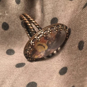 Ring - Ring Aldrig använd,  kan ändra storlek, pris går att diskuteras.