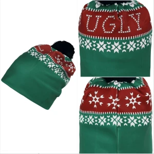 Snyggaste vintermössan Fr Kuku Bird helt ny! Ugly - Grön, text Ugly. 88%polyester 12% elastan. Perfekta julklappen till den som har allt! Frakt tillkommer på 44:-