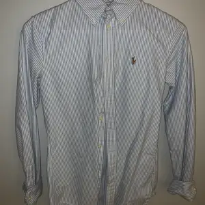 Ralph Lauren skjorta, storlek S och knappt använd. 