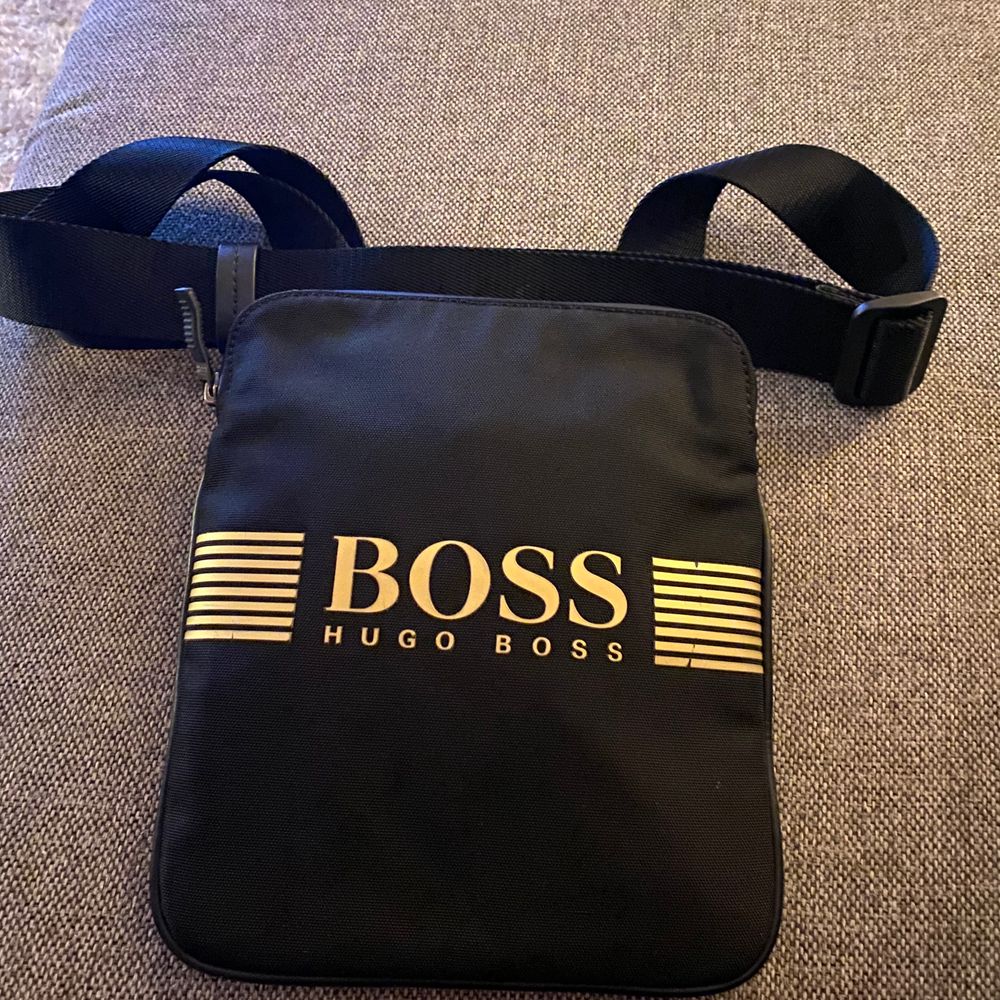Hugo boss väska - Boss | Plick Second Hand