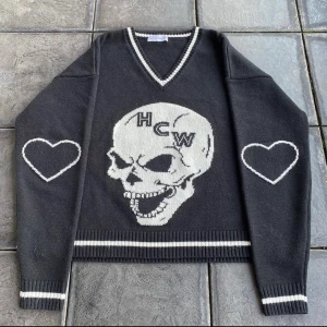 Heaven Can Wait - Midnight skyfall knit  - HCW “Midnight skyfall knit”. Har två stycken i storlek M. Går för 2000+ på depop. Budgivning från 1500 + frakt