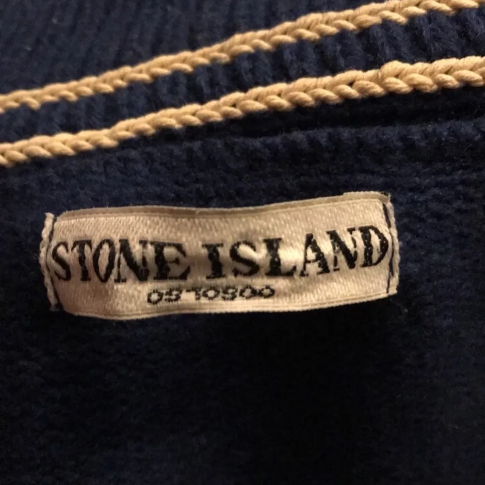 Stone Island mörkblå stickad hoodie XL. Sitter som en Large. Sjukt snygg och vintage . Tröjor & Koftor.