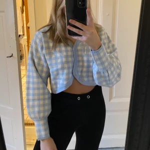 Shein kofta/topp - As fin kofta/topp från shein som endast är testad så så gott som ny! Skriv privat vid funderingar, köparen står för frakt💕