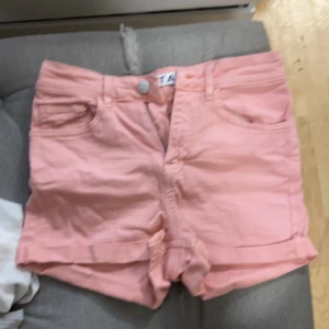 Shorts - Fina och tajta ljusrosa shorts 