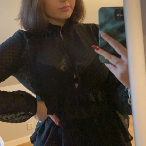 Partytopp i stl M - Svart cool meshtopp! Frakt tillkommer🖤🖤