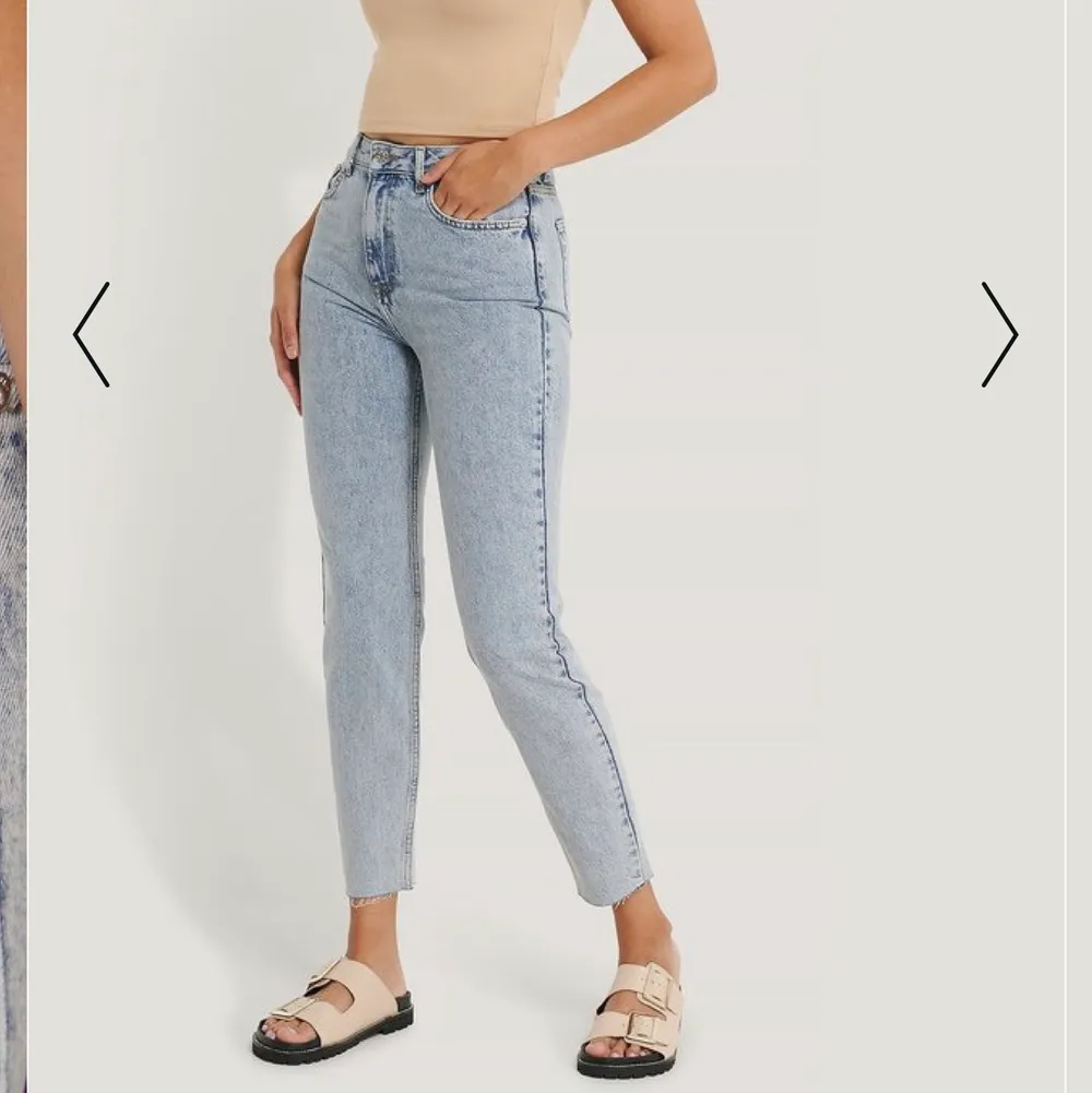 Fick hem dessa snygga jeans i fel storlek och tappade tyvärr bort frakt sedeln, där av säljer jag dessa. Ord pris 499kr, mitt pris 400. Storlek 38🌸. Jeans & Byxor.