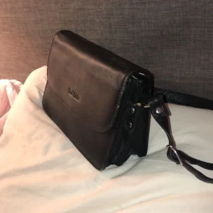 Väska  - Säljer min Paul chriz väska   250 inklusive frakt annars 200 pris kan diskuteras 