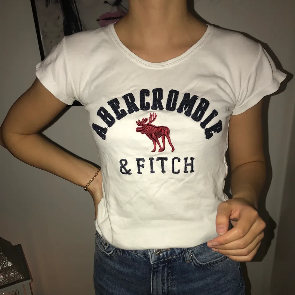 Oanvänd Abercrombie T-shirt som jag gärna vill bli av med! :). T-shirts.
