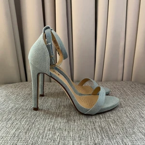 Klackskor - Klackar i denim 💙💙💙 Oanvända, klackhöjd 11 cm 