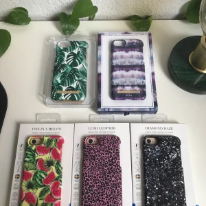 5st Ideal of Sweden skall - iPhone 6/7/8 - 5 st Ideal of Sweden skal till iPhone 6/6S/7/8 säljes. Alla säljes tillsammans. De är i fint skick, endast använda några gånger var. De säljs i sina originalförpackningar. ☺️📱  400kr för alla 5 skal.  Kan hämtas i Hornstull, eller skickas mot fraktavgift! 📦 