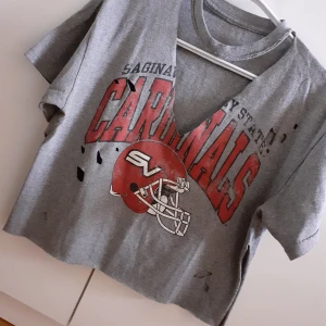 Vintagetröja - Hetaste vintagetröjan ever! Köpt secondhand men kommer dessvärre inte till användning för min del längre. Frakt: 49:- spårbart❤