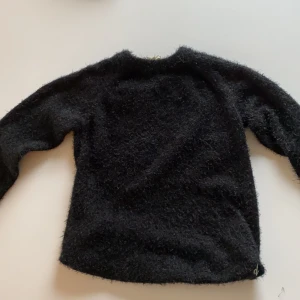 Lager 157 - Ett helt oanvänd tröja, väldigt bekväm och passar till nästan allt. 