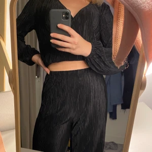 Matchande sett  - Matchande sett från GinaTricit som jag säljer pga för korta ben för mig som är 171 cm lång!✨✨