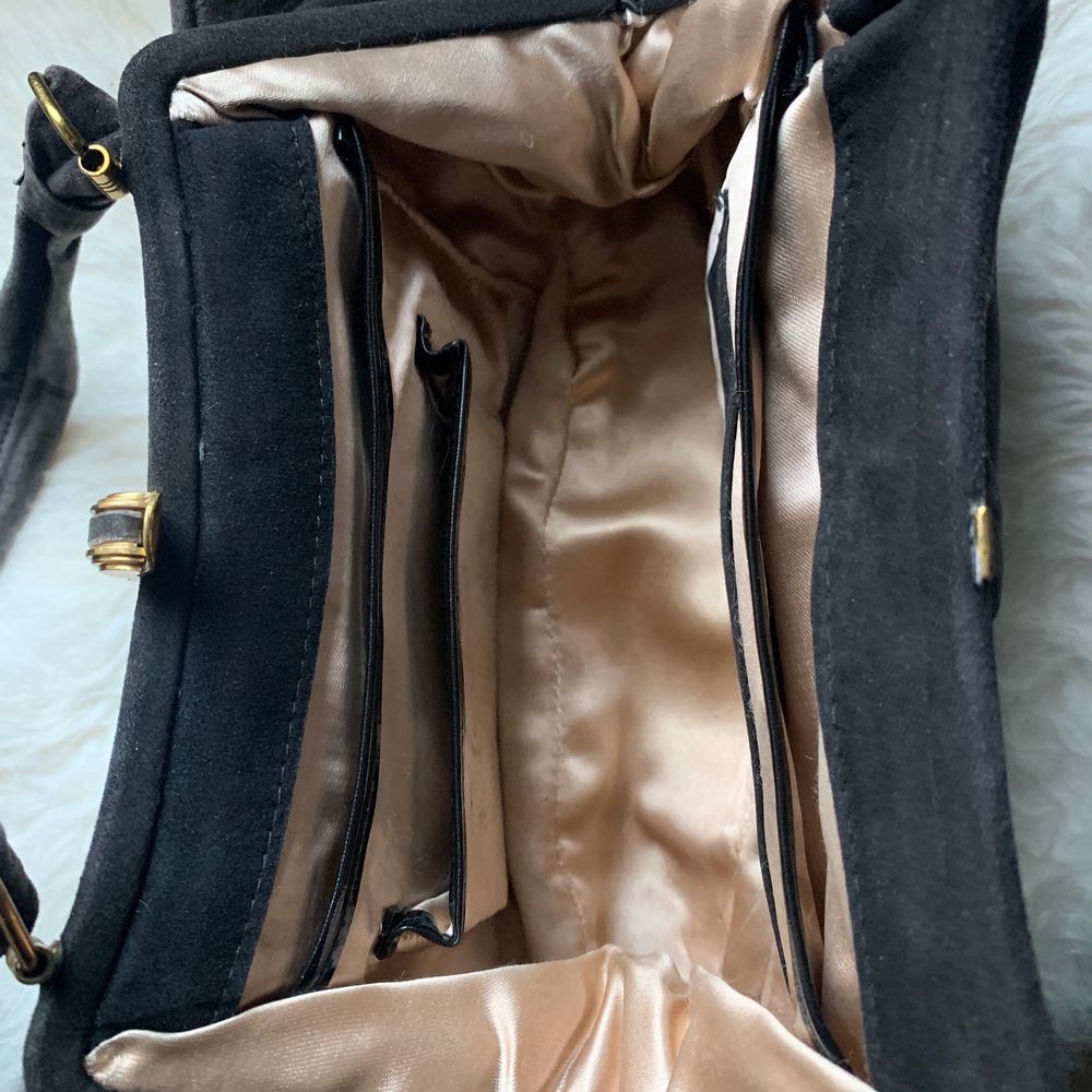 En jätte fin brun mini purse! Knappt använd och i jätte bra skick! Säljer då den inte kommer till användning!💗 Kan mötas upp och frakta!. Väskor.