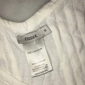FILIPPA K / storlek S  - Sätt vitt linne från Filippa K. Sparsamt använt. 100 riksdaler tack! Köparen står för frakten :) 