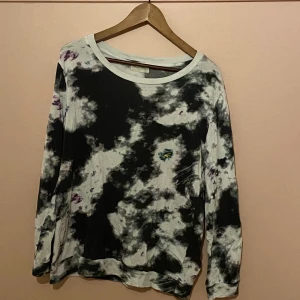 American Vintage tröja  - American Vintage tröja, knappt använd. Kan frakta (köparen står för frakten).