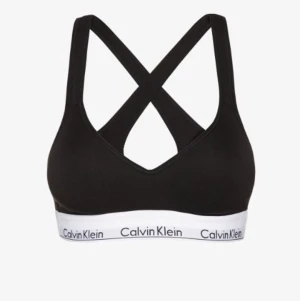 Calvin Klein Bh - Ett Calvin Klein Bh jag fick i present förra julen men den har aldrig passat mig. Den är för liten för mig som är 75C-D. Passar bättre en A eller B cupa. Orginalpriset låg på 400kr✨💜 SUPER KVALITE