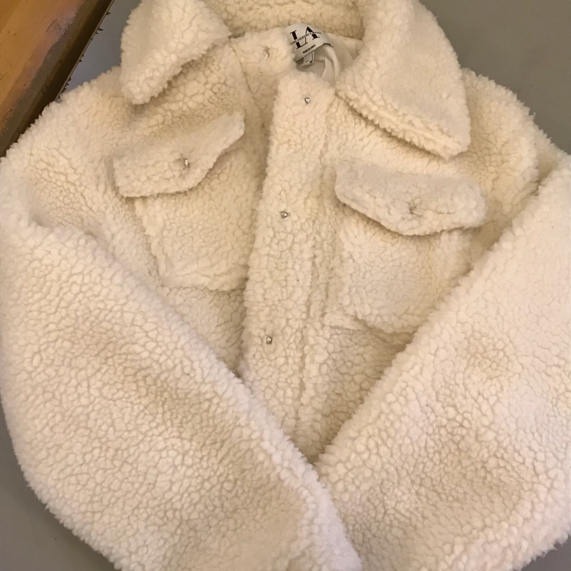 Varm fluffig jacka från na-kd i storlek 34 - 90