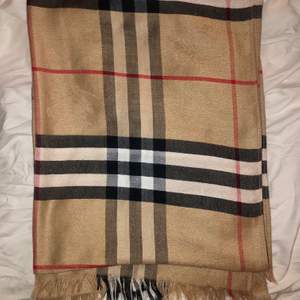 Burberry scarf (kopia) Säljer för 200