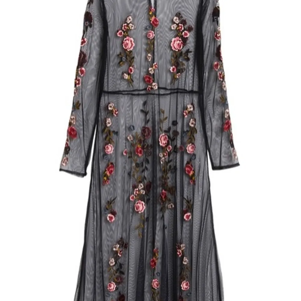 Söker att köpa denna meshklänning från Lindex, skriv gärna ifall du har en och sälja!🌻. Klänningar.
