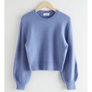 & OTHER STORIES TRÖJA - Superfin tröja från &otherstories som jag köpte förra månaden. Den har tyvärr inte kommit till användning då jag bara använt den ca 3-4 gånger, vilket också är därför jag väljer att sälja den. Originalpriset - 399kr.❤️