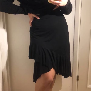 Kjol - Söt kjol från Pieces i storlek S. 50kr+frakt