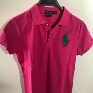  - Fin rosa Ralph Lauren piké i st M som jag endast har provat. 