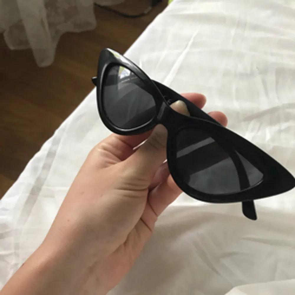 Snygga cat-eye solglasögon som även skyddar mot UV strålar. Säljs inkl frakt! . Accessoarer.