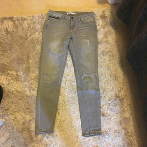  - Oanvända jeans från zara str 36 