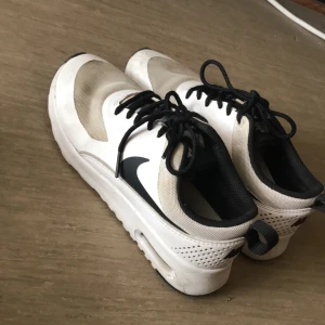  - Nike air max thea! Köparen står för frakten