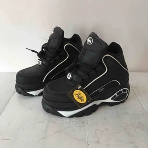  - Äkta oanvända Buffalo plattformsskor från 90-talet!! Köpa på Sko-Uno i Stockholm