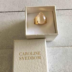 Caroline svedbom ring och använd ca 2 ggr.  Färg: Ivory cream 🌸  